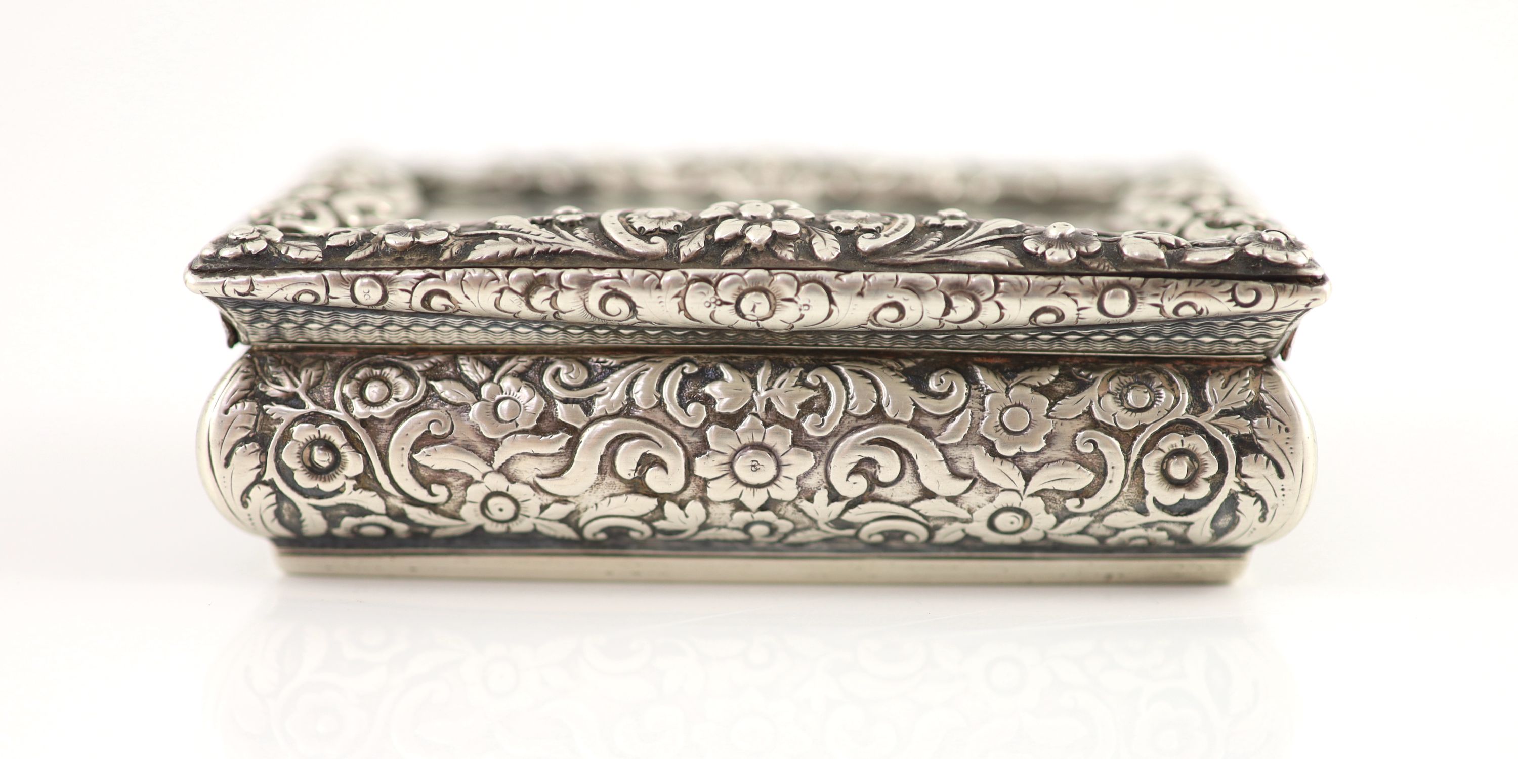 An early Victorian silver table snuff box, by Nathaniel Mills